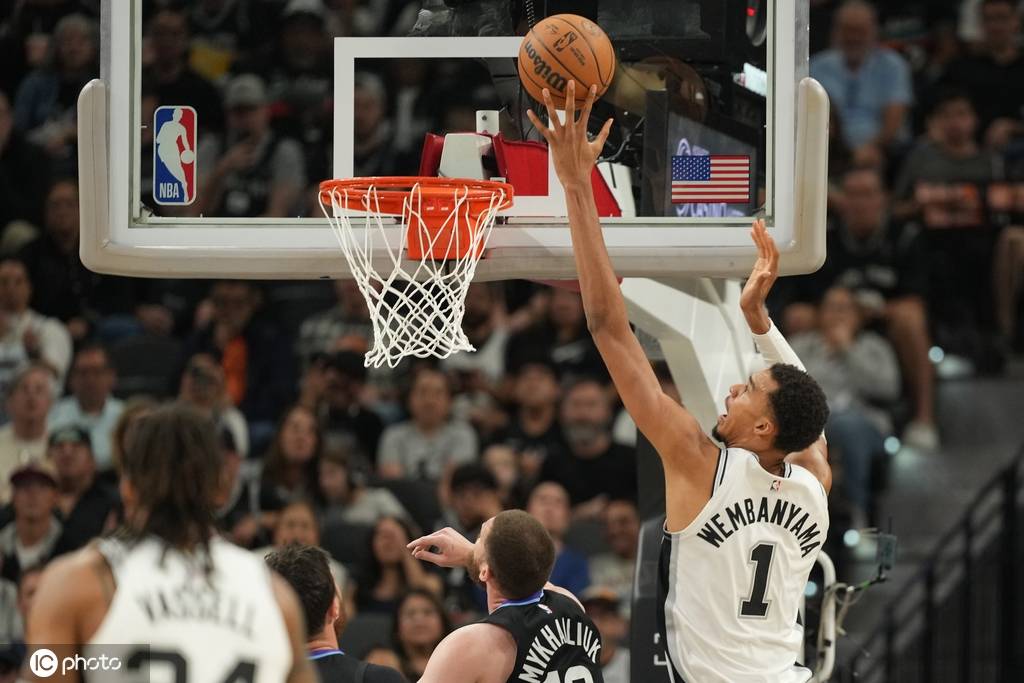 马尔卡宁29分文班亚马空砍32+7 爵士终结马刺8连胜